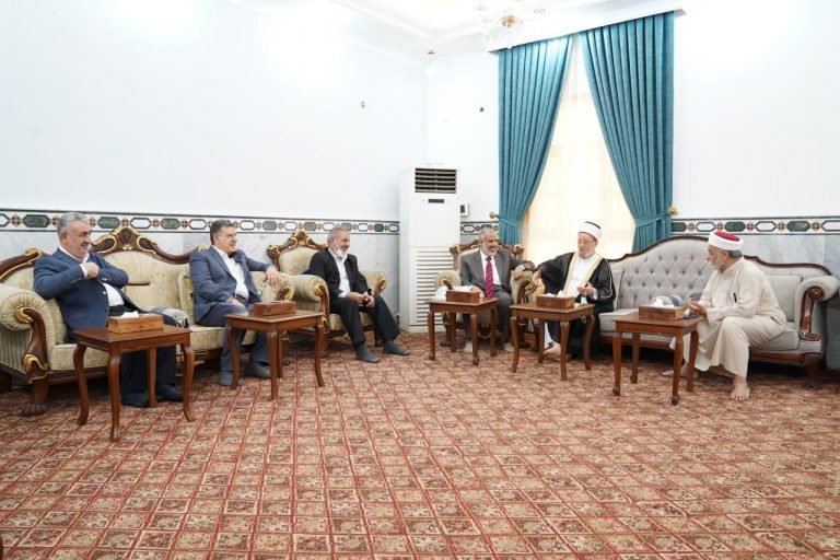 وفد حركة العدل والإحسان برئاسة النجم يزور المجمع الفقهي العراقي
