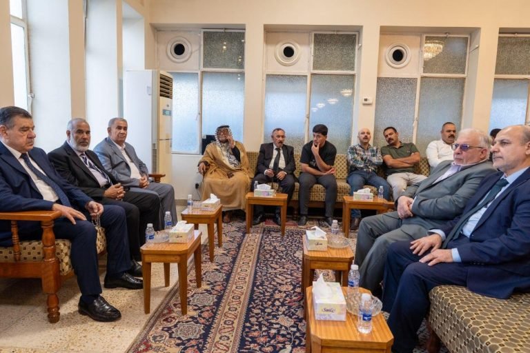 رئيس حركة العدل والإحسان يؤدي واجب العزاء بوفاة شقيقة الشيخ عامر الخيزران