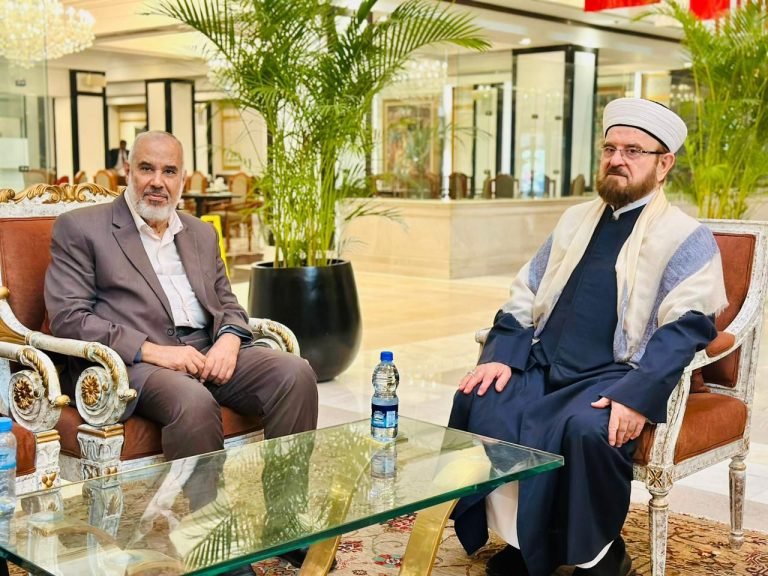 الدكتور النجم يلتقي الشيخ القره داغي على هامش ملتقى باكستان