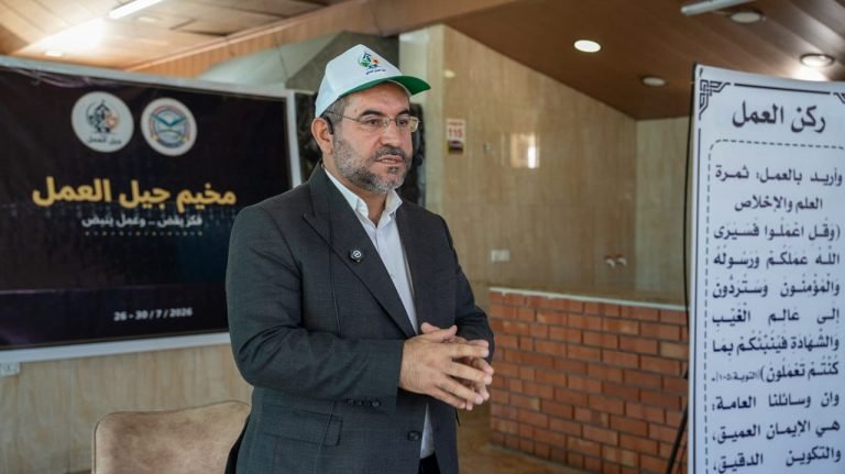 الدكتور مثنى أمين يحاضر في مخيم “جيل العمل” حول إصلاح المجتمع